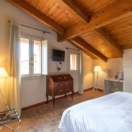 Casa Isolani Charms Rooms Santo Stefano โบโลญญา ภายนอก รูปภาพ