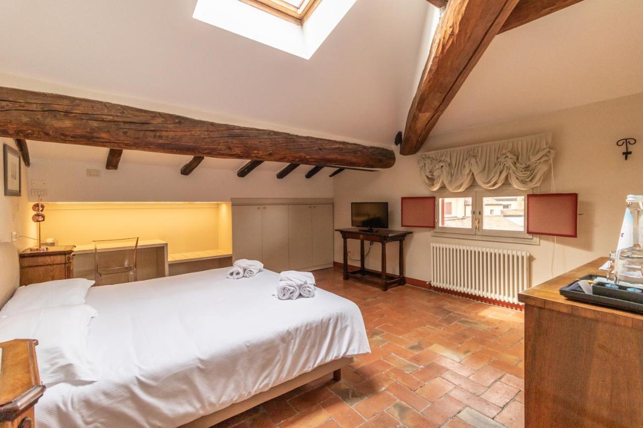 Casa Isolani Charms Rooms Santo Stefano โบโลญญา ภายนอก รูปภาพ