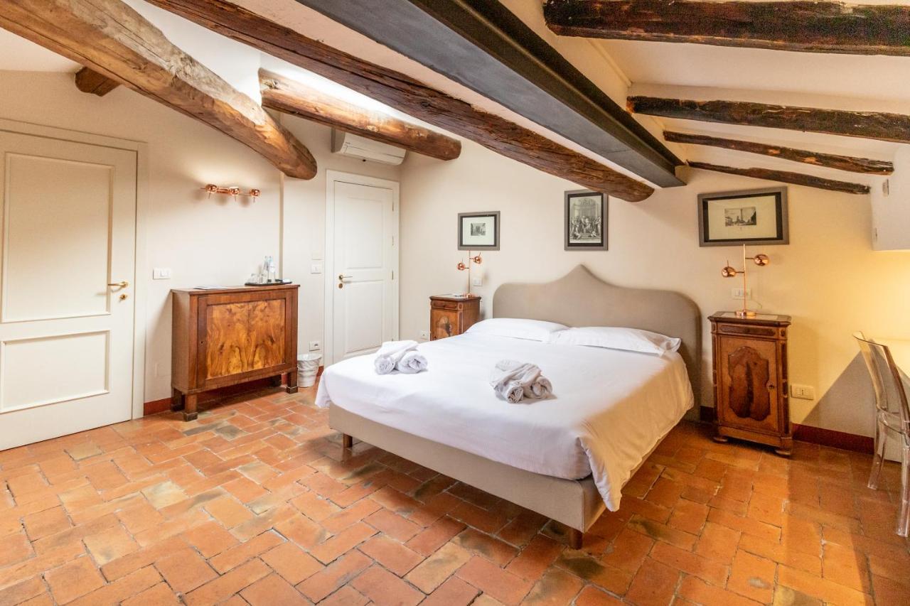 Casa Isolani Charms Rooms Santo Stefano โบโลญญา ภายนอก รูปภาพ
