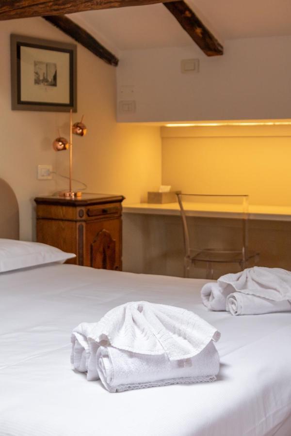 Casa Isolani Charms Rooms Santo Stefano โบโลญญา ภายนอก รูปภาพ