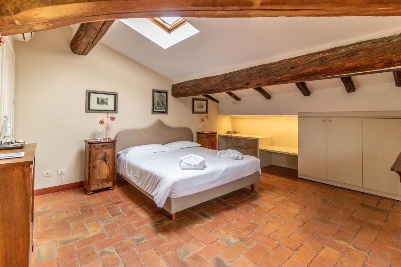 Casa Isolani Charms Rooms Santo Stefano โบโลญญา ภายนอก รูปภาพ