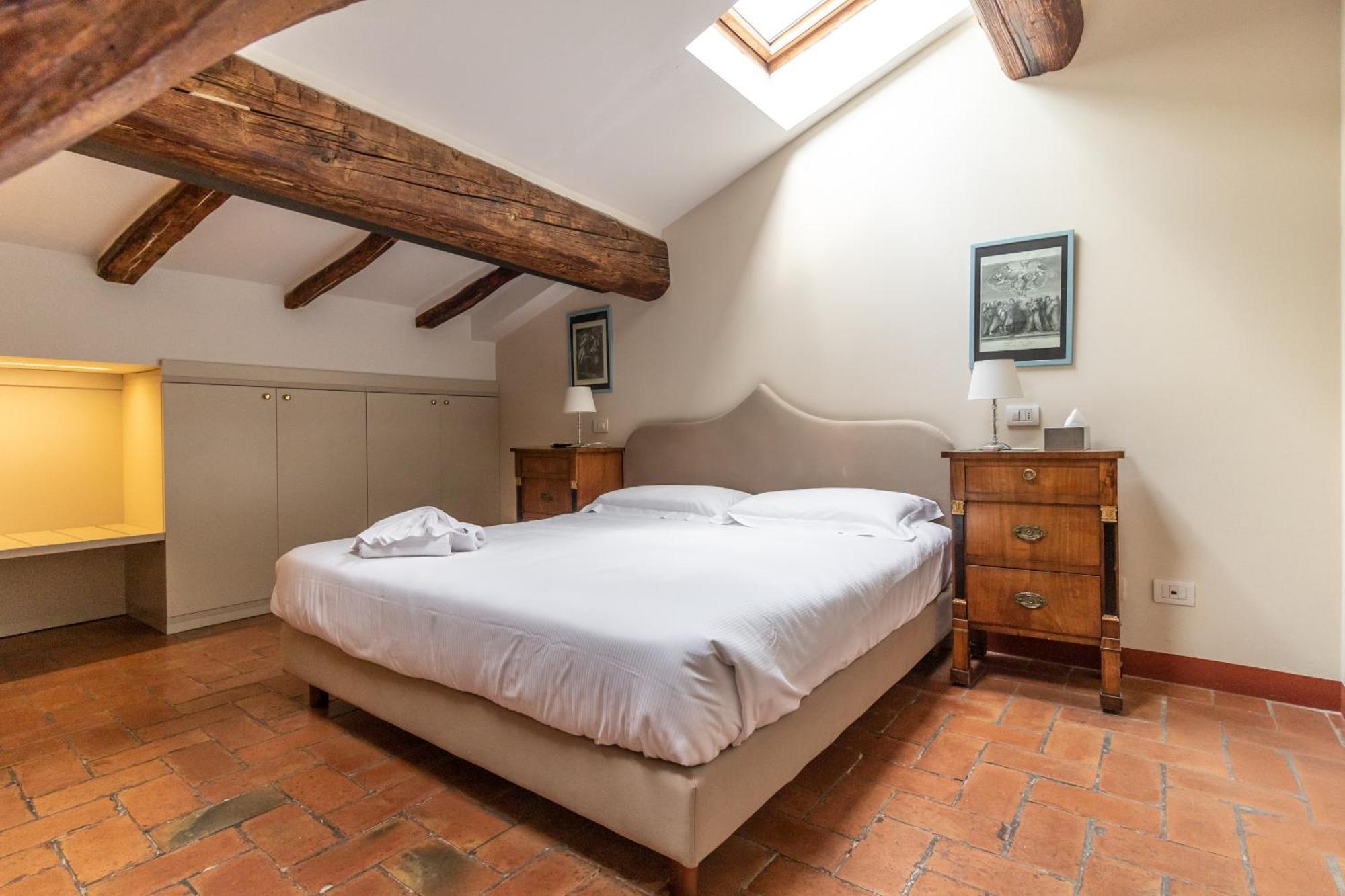 Casa Isolani Charms Rooms Santo Stefano โบโลญญา ภายนอก รูปภาพ