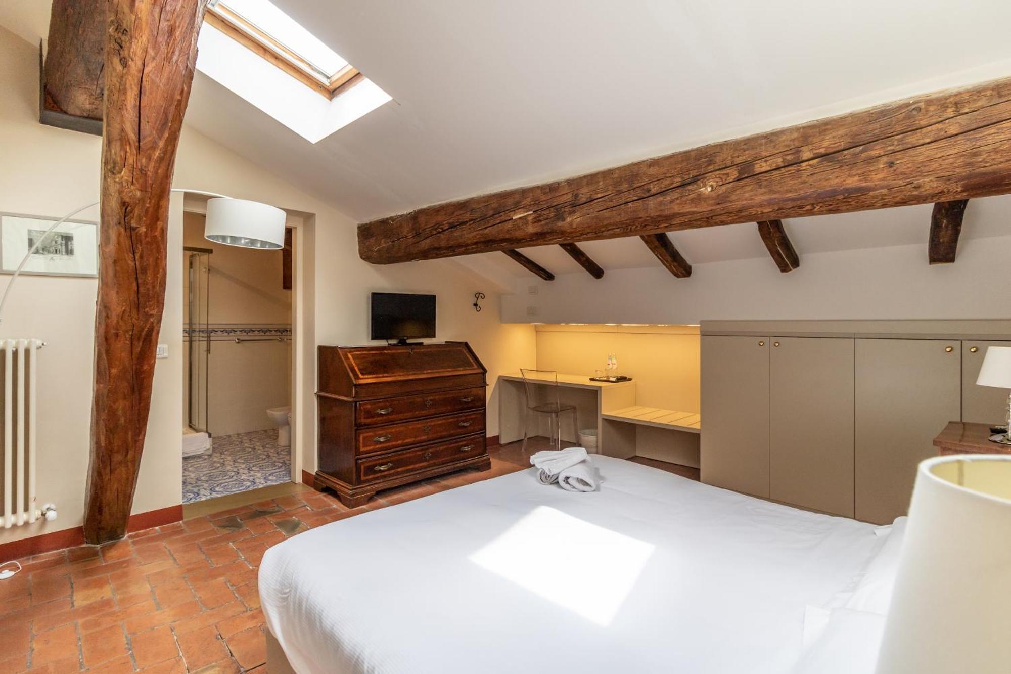 Casa Isolani Charms Rooms Santo Stefano โบโลญญา ภายนอก รูปภาพ