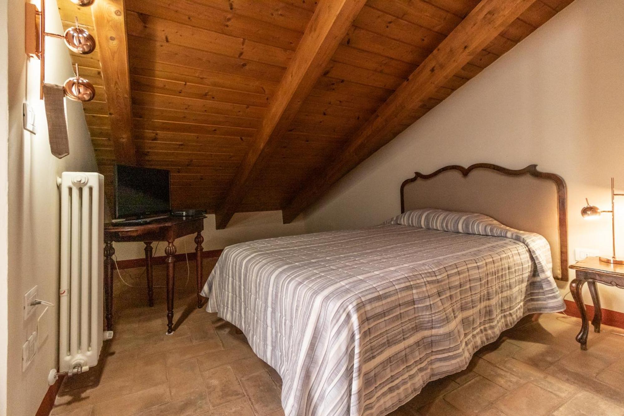 Casa Isolani Charms Rooms Santo Stefano โบโลญญา ภายนอก รูปภาพ