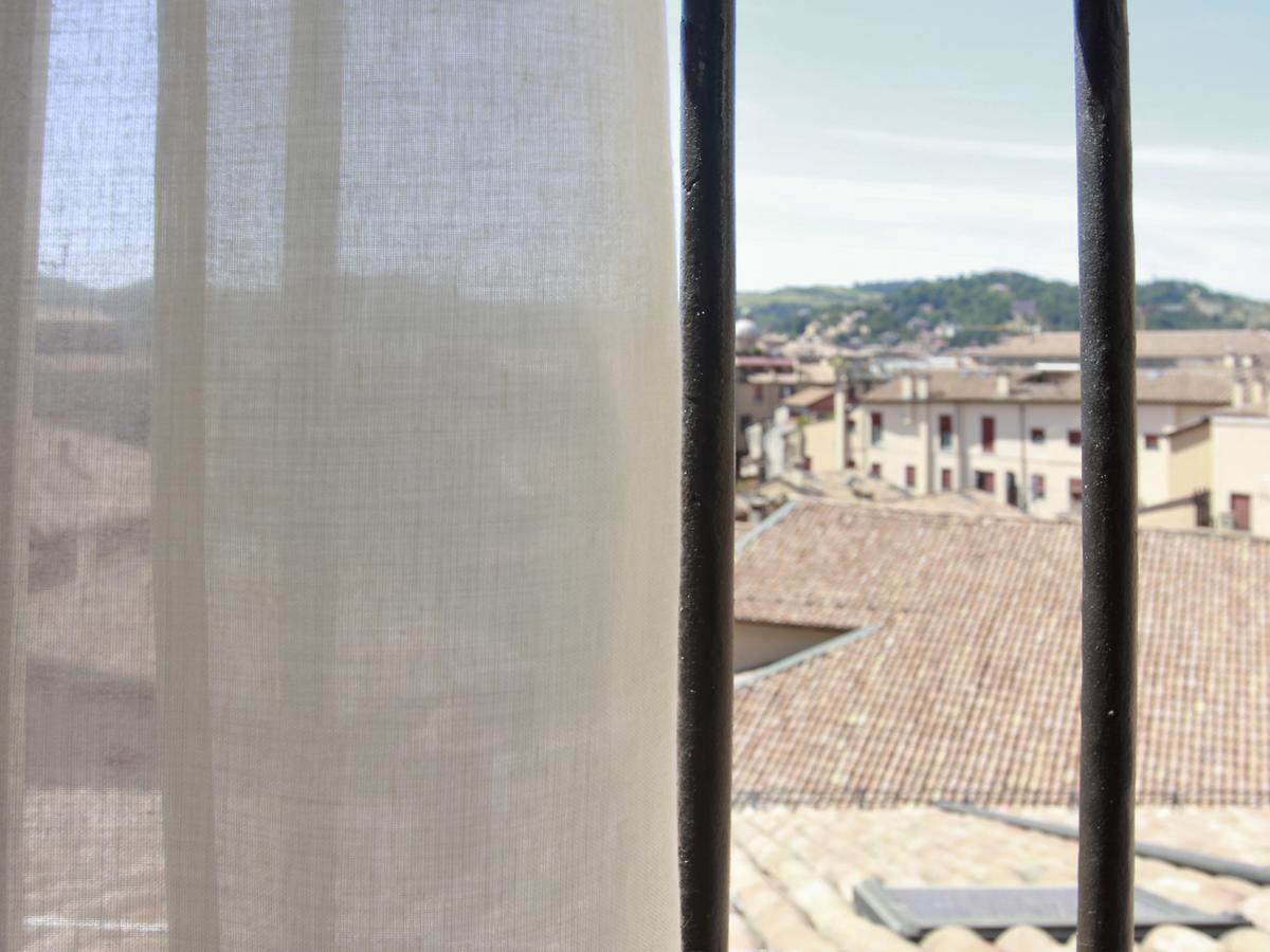 Casa Isolani Charms Rooms Santo Stefano โบโลญญา ภายนอก รูปภาพ