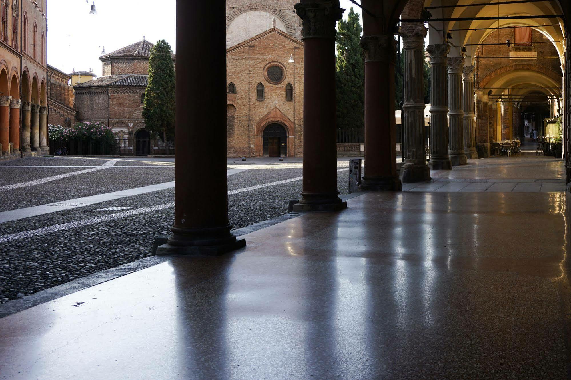 Casa Isolani Charms Rooms Santo Stefano โบโลญญา ภายนอก รูปภาพ