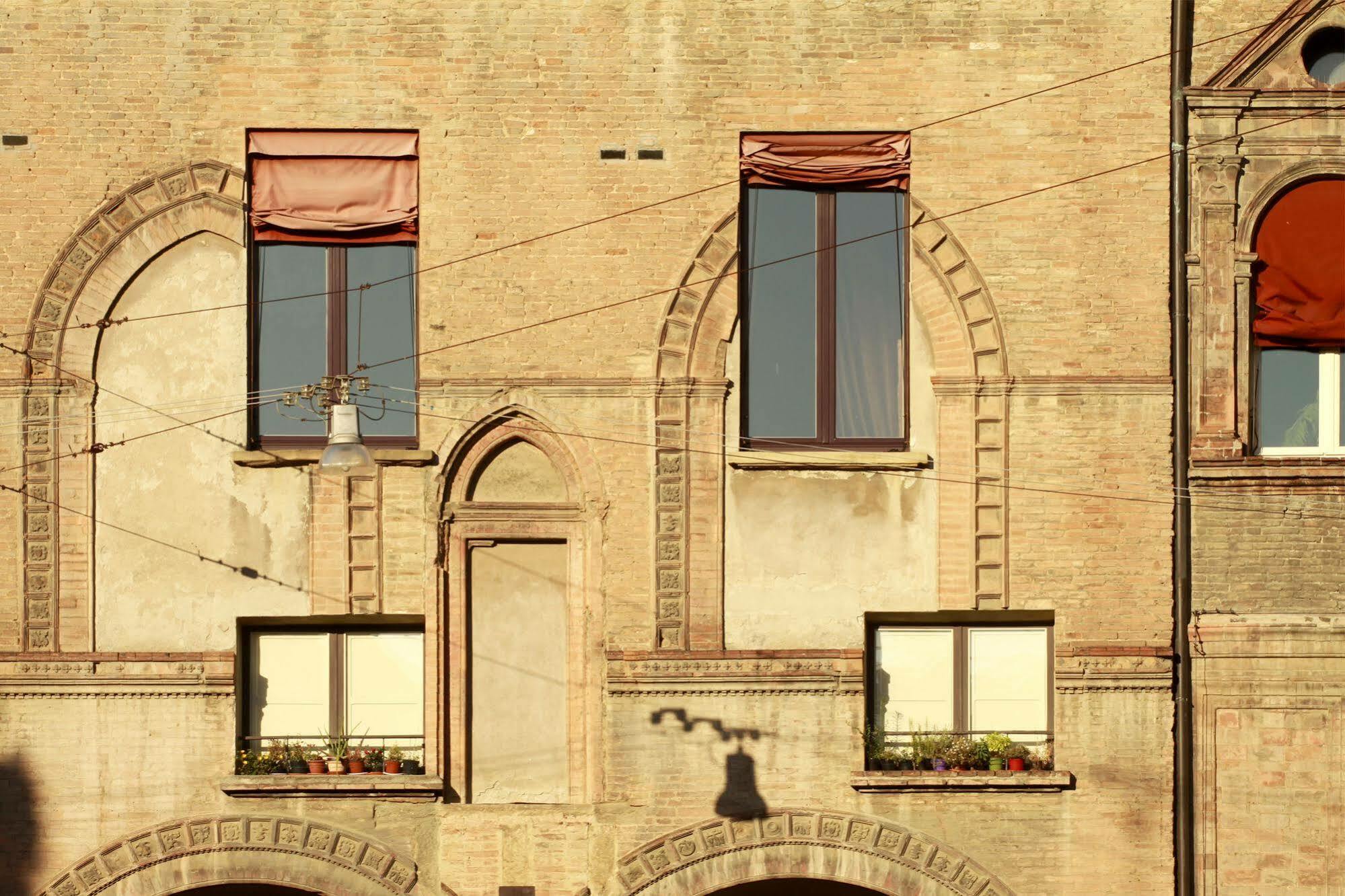 Casa Isolani Charms Rooms Santo Stefano โบโลญญา ภายนอก รูปภาพ