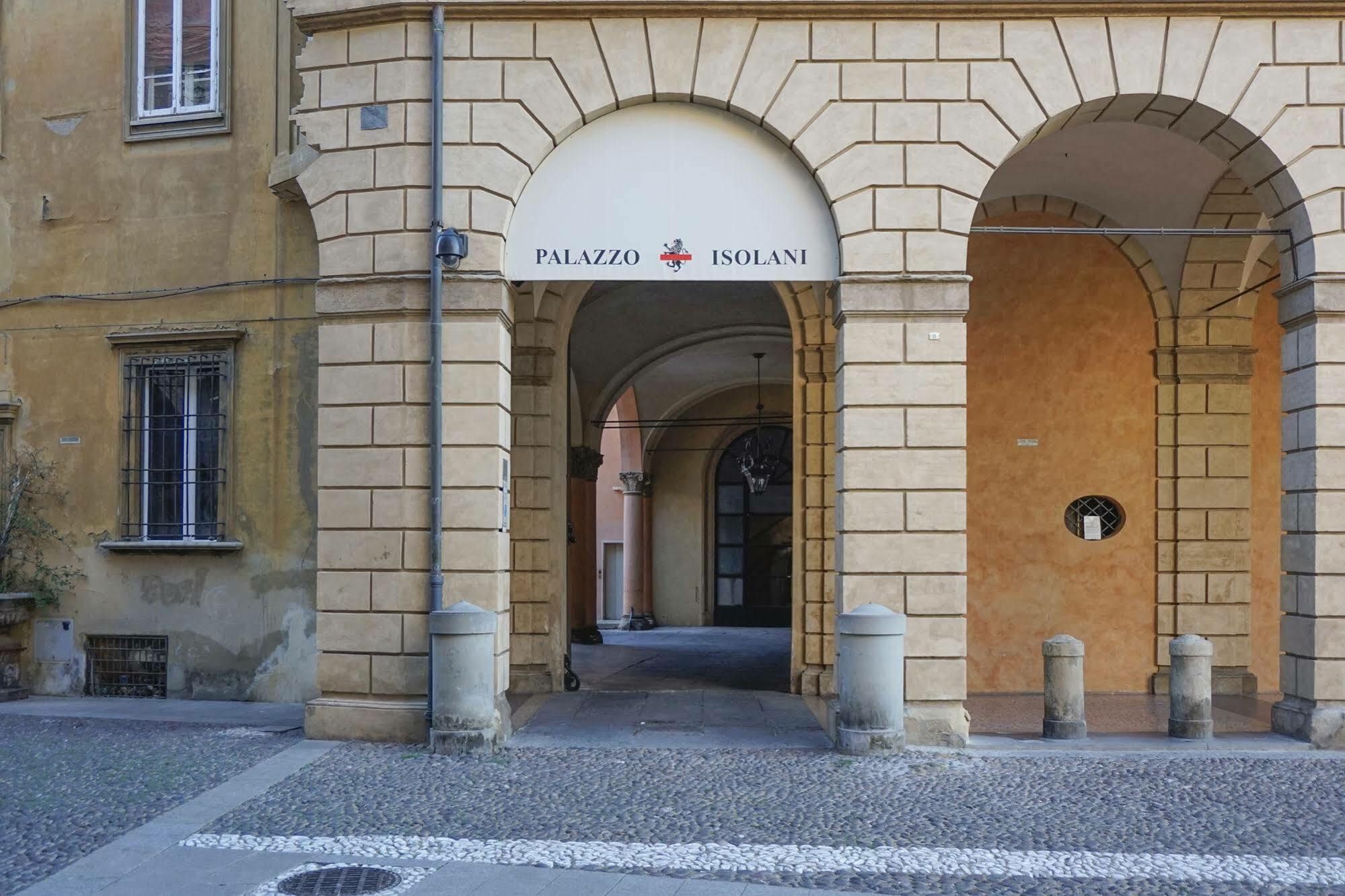 Casa Isolani Charms Rooms Santo Stefano โบโลญญา ภายนอก รูปภาพ